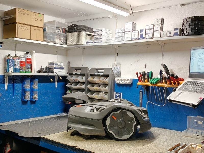 Roboty koszące – serwis, przechowywanie